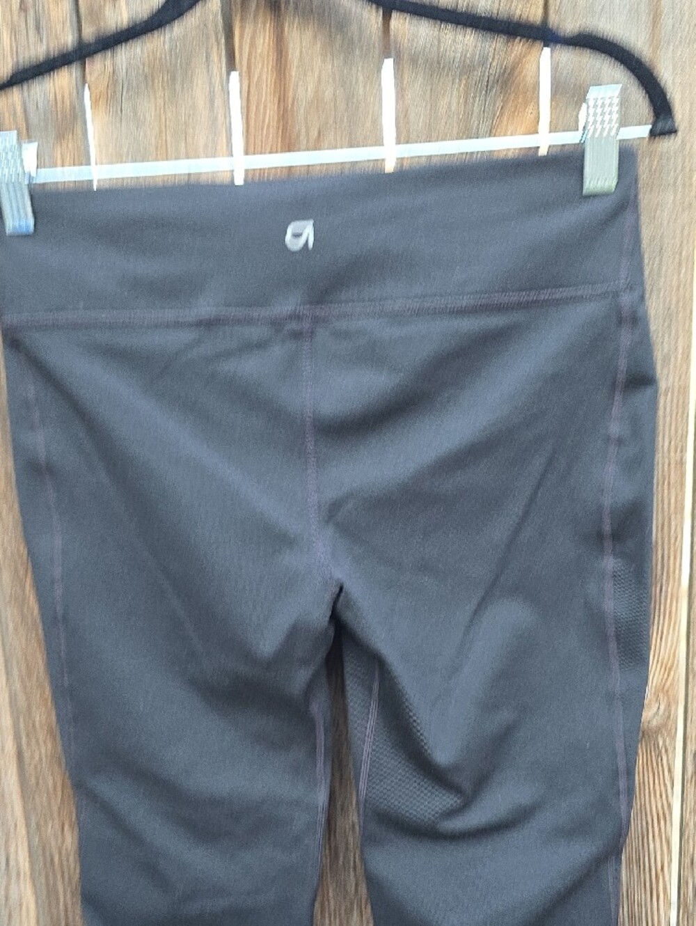GAP Fit gfast Black Capri Leggings with Wide Waistband - Picture 9 of 11